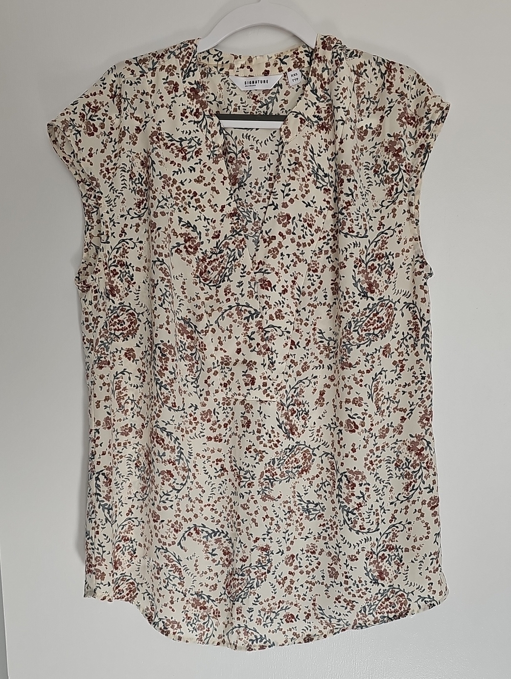 Reitmans Cream Floral Cap-Sleeve V-Neck Blouse
